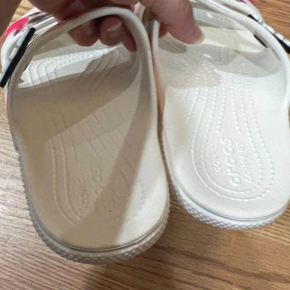 CROCS women’s size 7 flip flops - Picture 5 of 9